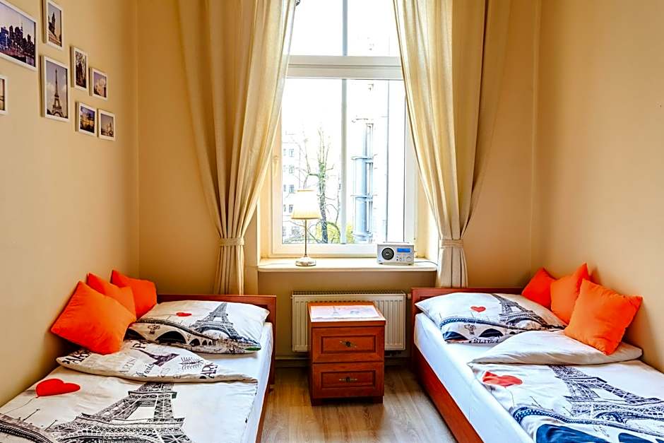 Babel Hostel, Dworzec PKP, Rynek