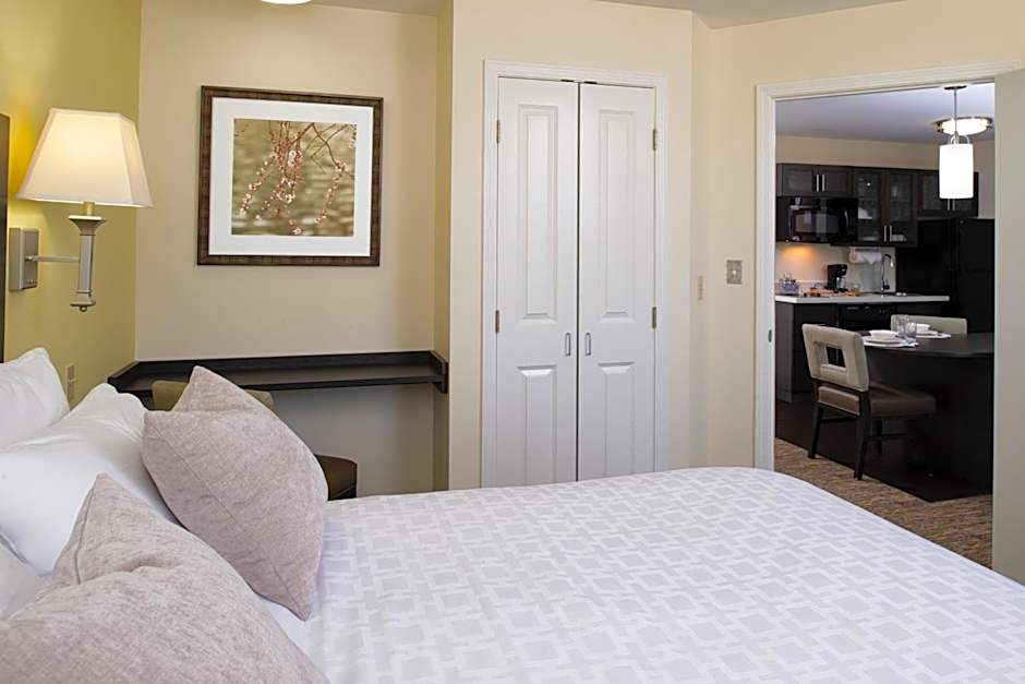 Candlewood Suites Olathe By IHG
