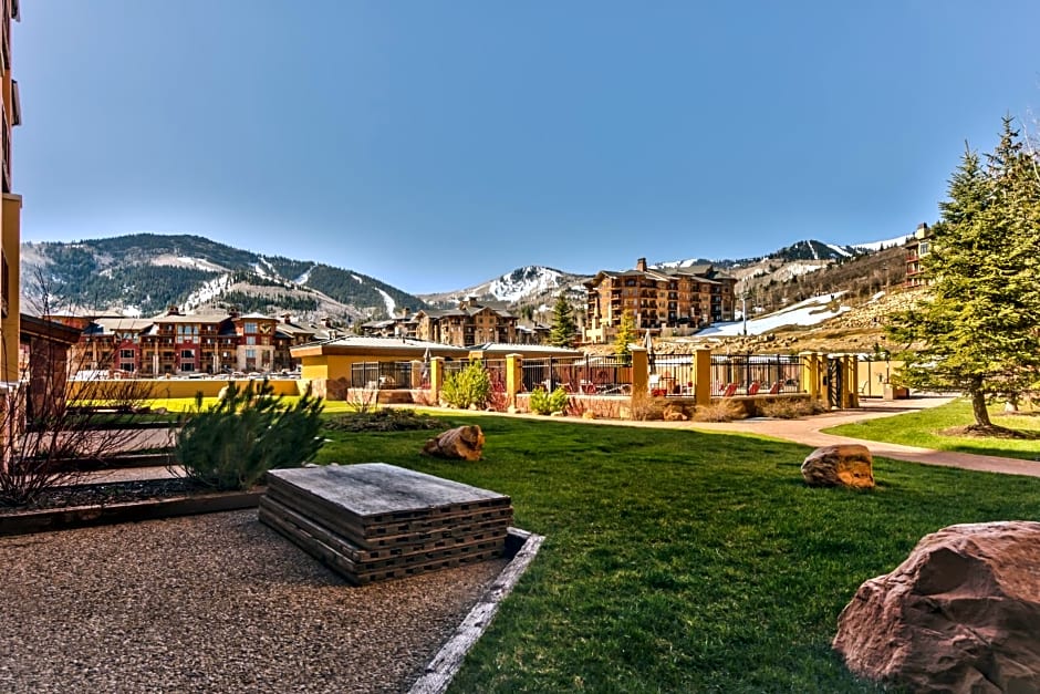 Sundial Lodge Larger Penthouse by Canyons Village Rentals