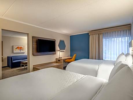 Queen Room with Two Queen Beds and Mobility Accessible Tub