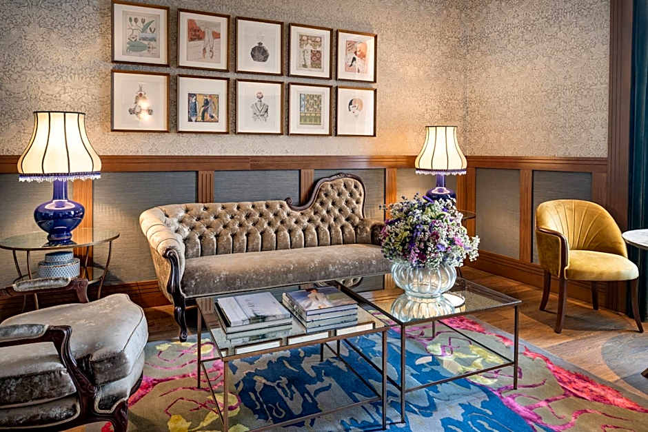 Palacio Santa Clara, Autograph Collection