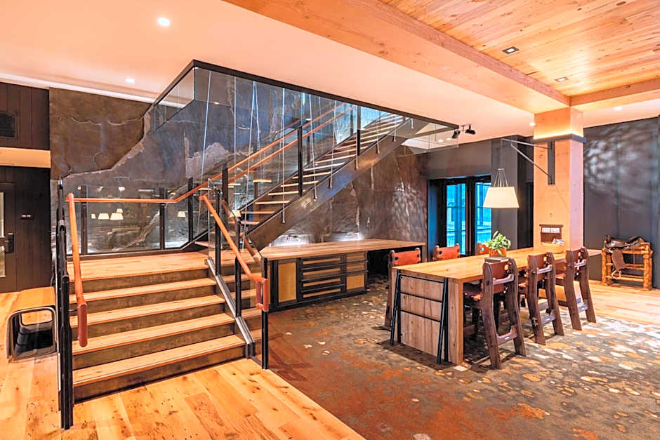 The Cloudveil, Autograph Collection