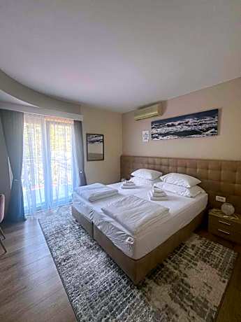 Double or Twin Room with Mountain View