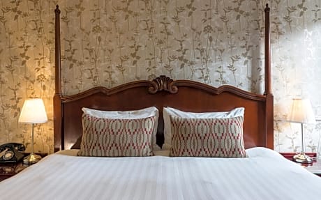 Family Guestroom (Sleeps 4)