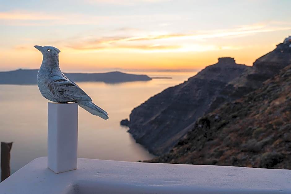 Sun Rocks Boutique Hotel - Caldera View Suites & Sunset Dining Experience