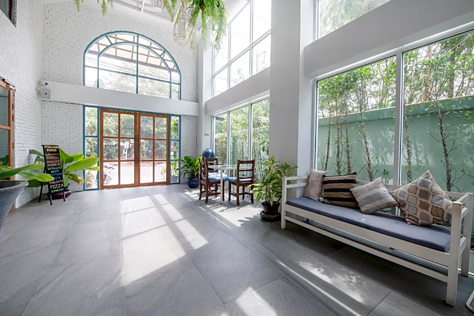 Blooming Hill Boutique Suites