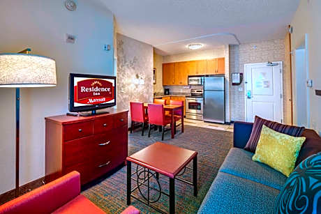Two-Bedroom Queen Suite