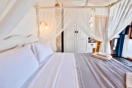 Deluxe Double Room with Bath