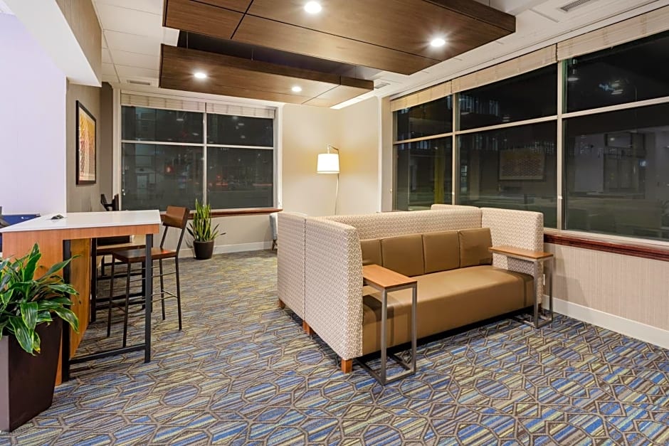 Holiday Inn Express Hotel & Suites Minneapolis-Downtown Convention Center by IHG