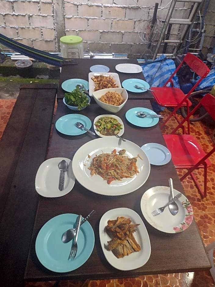 Mae Sot Commune and Camping 