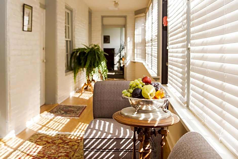 James Buchanan Hotel, Trademark Collection by Wyndham