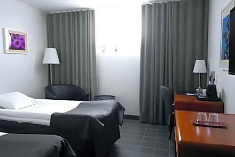 Economy Double Room with Two Single Beds - Basement - Non-Smoking