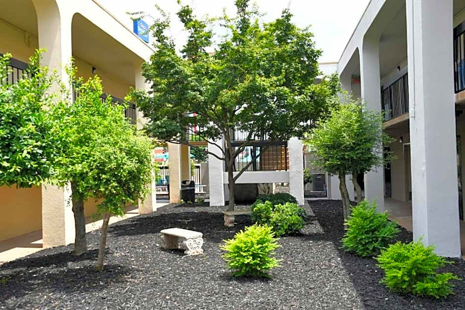 Baymont by Wyndham Macon I-75