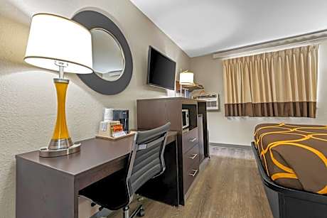 Queen Room - Disability Access/Non-Smoking