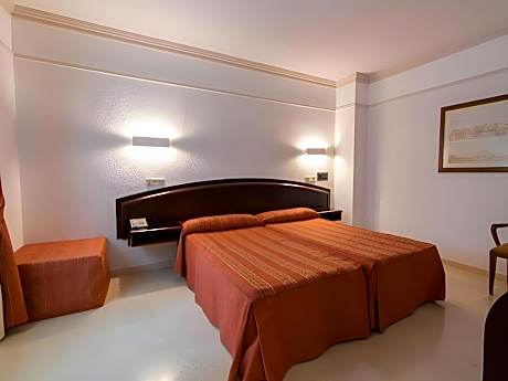Double Room for Single Use
