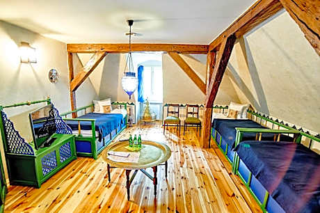 Standard Triple Room (Arabic Style)