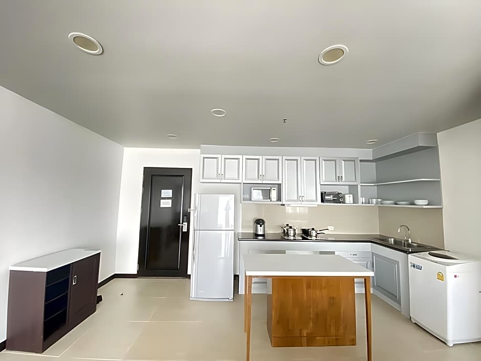 J Town serviced Apartments&hotel