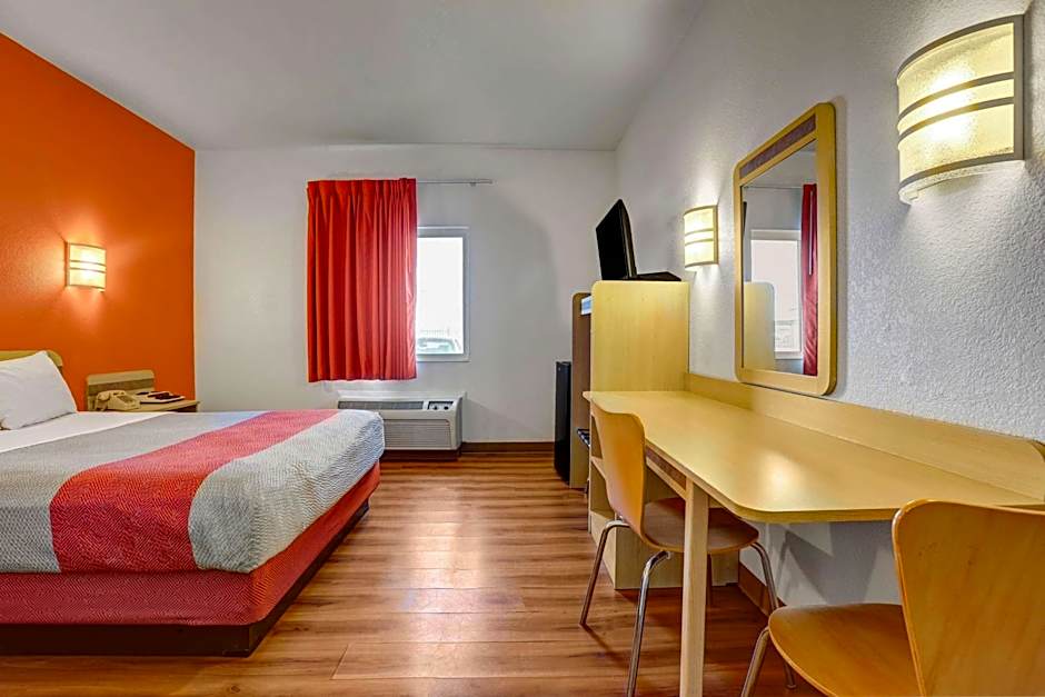 Howard Johnson by Wyndham Lemoore