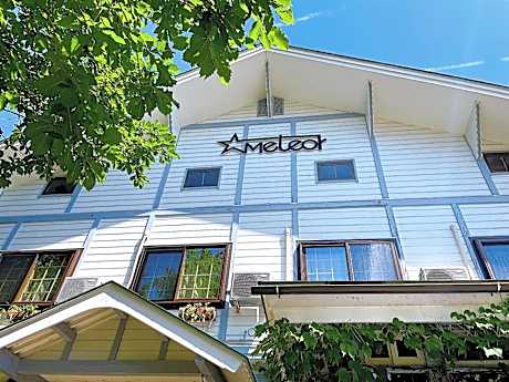 Hakuba Pension & Log Hotel Meteor