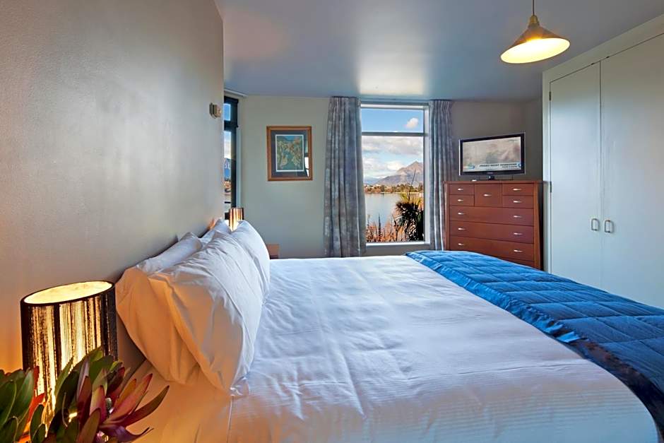Spinnaker Bay Apartments