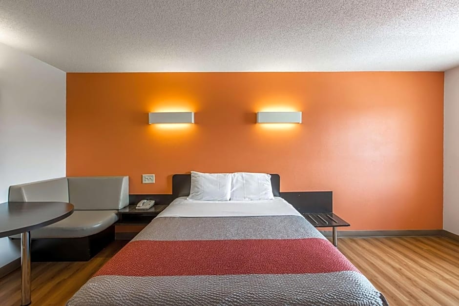Motel 6 Omaha, NE