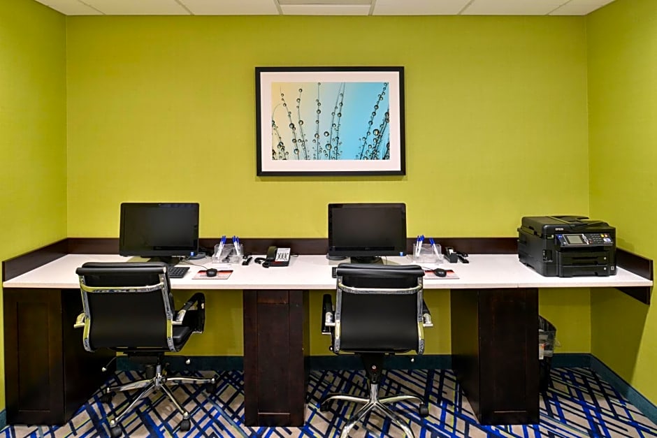 Holiday Inn Express and Suites West Ocean City, an IHG Hotel