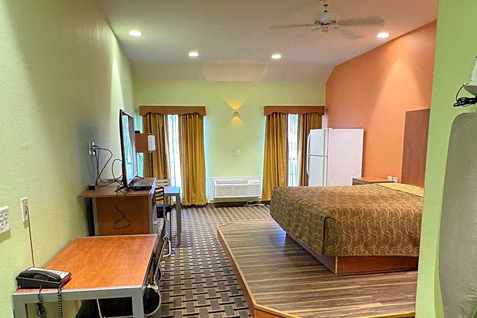 Regency Inn & Suites By Capital O Houston IAH Airport