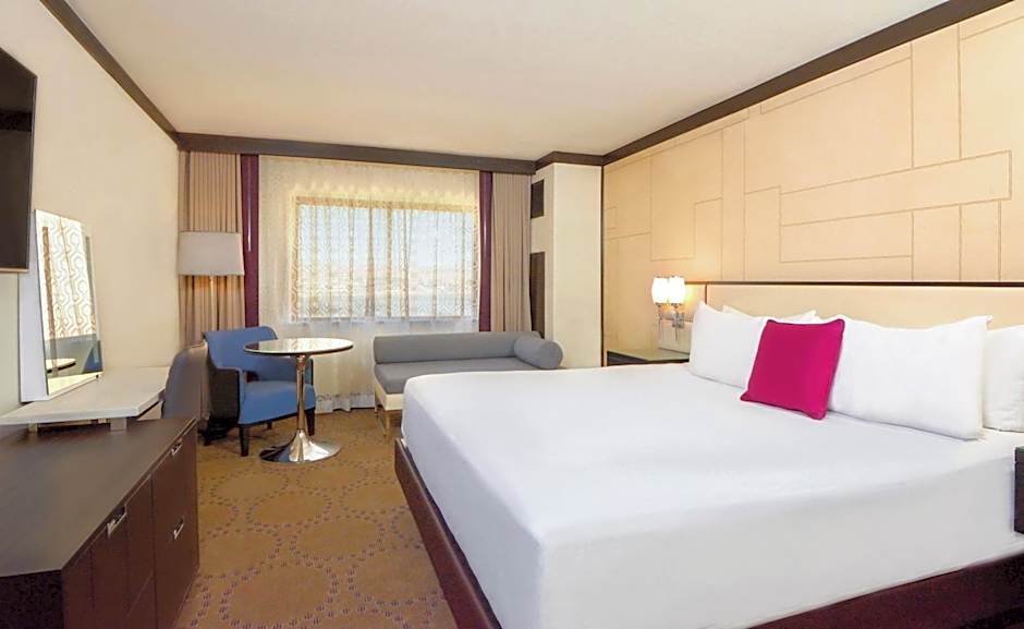 Photo 1 of 5 of Premium 1 King Bed, South Tower