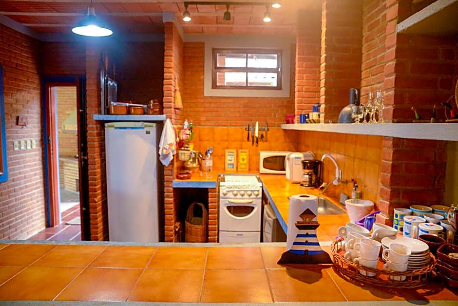 Otima casa c Wi Fi 8 min da praia Barequecaba SP