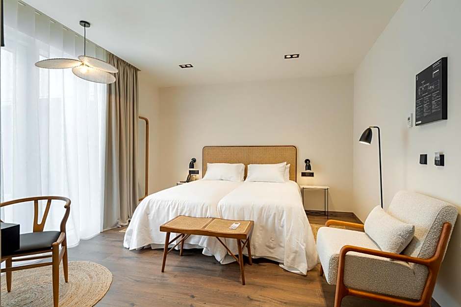 Foto 1 di 8 di 1 Double Bed or 2 Beds