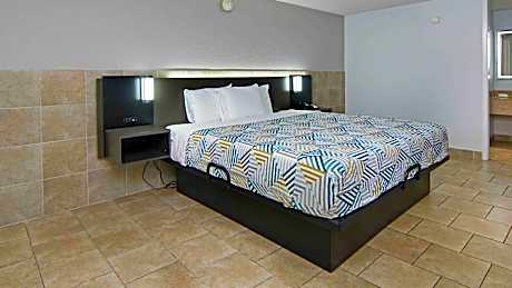 1 King Bed | Mob Acc RI Shwr Nsmk Micfridg