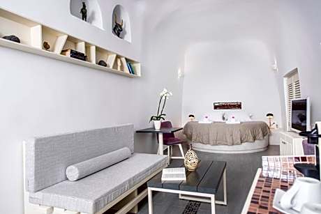 Emotion Suite with Hot Tub and Caldera View