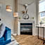 Penthouse One Bedroom Garden View Condo by UCLA