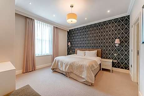 Deluxe Two-Bedroom Apartment