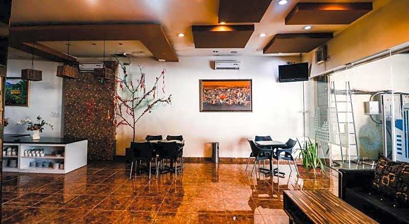 RedDoorz Plus near Sultan Hasanuddin Airport