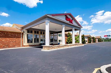 HomeTowne Studios by Red Roof Wilmington - New Castle