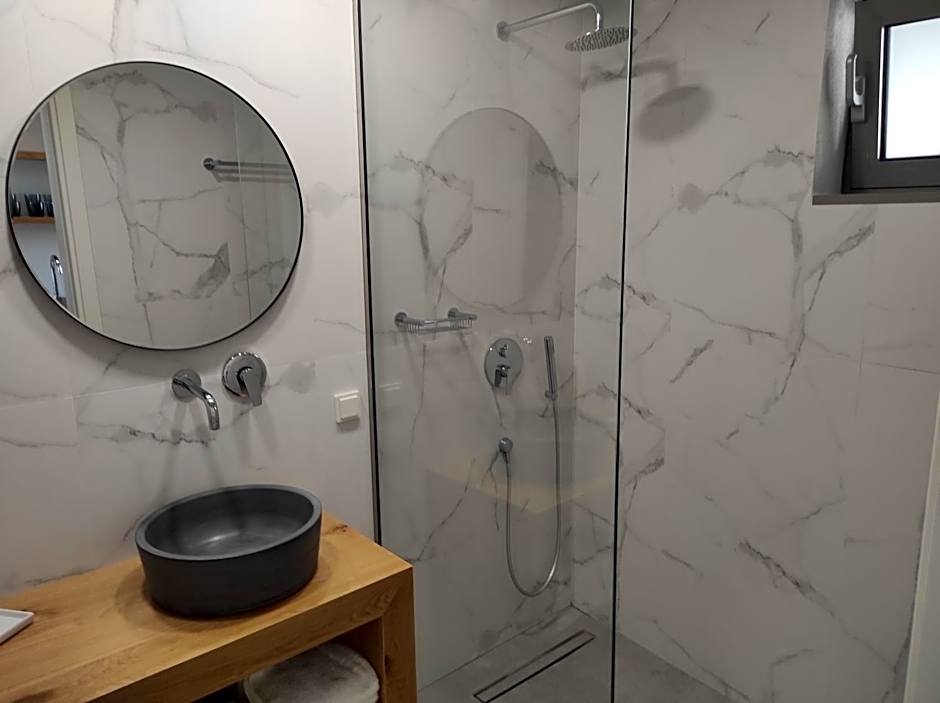 Melissa Apartments, Studios & Suites