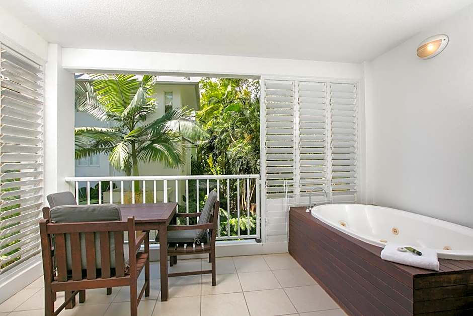 Elysium Private Apartments at Beach Club & Spa