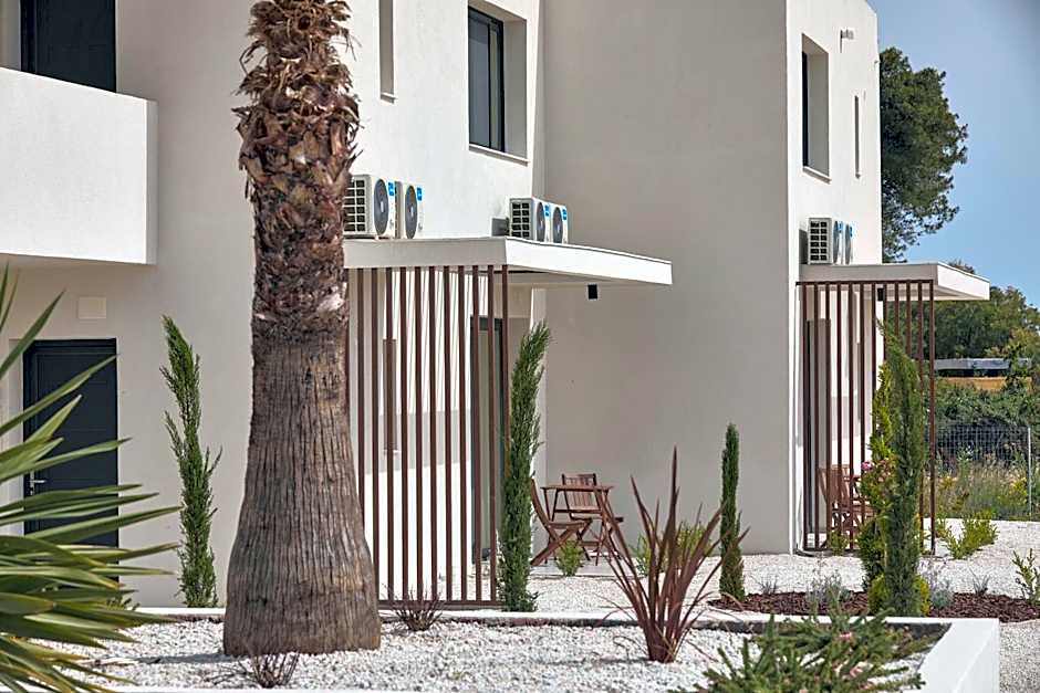 Casa Tsouka ApartHotel