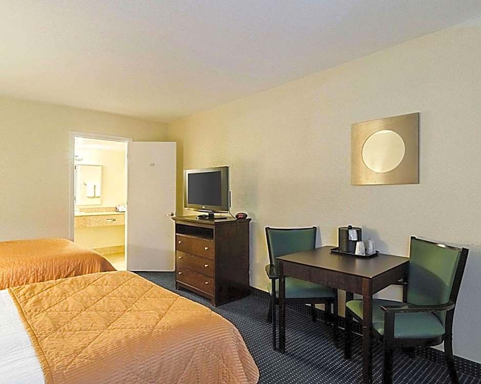 Rodeway Inn & Suites Williamsburg Central