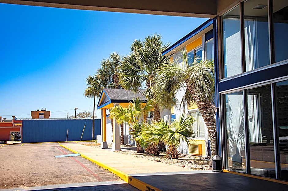 Super 8 by Wyndham Biloxi