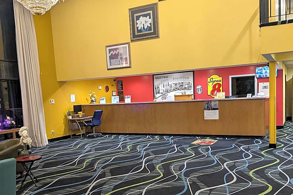 Super 8 by Wyndham Staunton