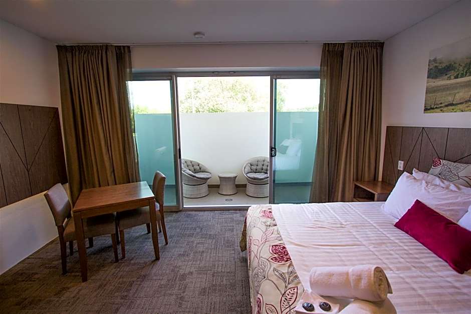 Young Federation Motor Inn and Services Club