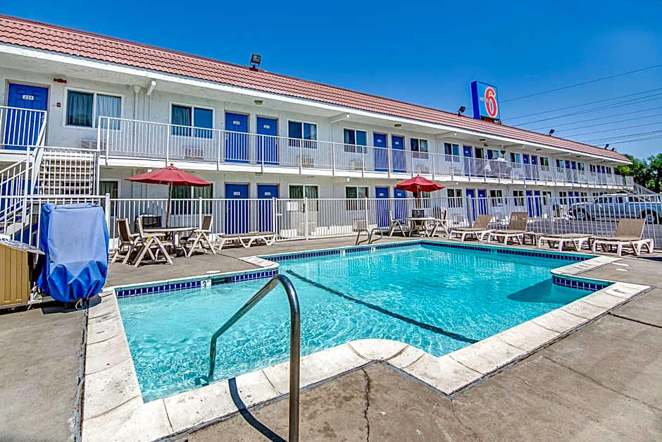 Motel 6-Stockton, CA - Charter Way West