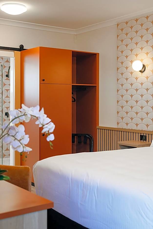 The Queens Gladstone