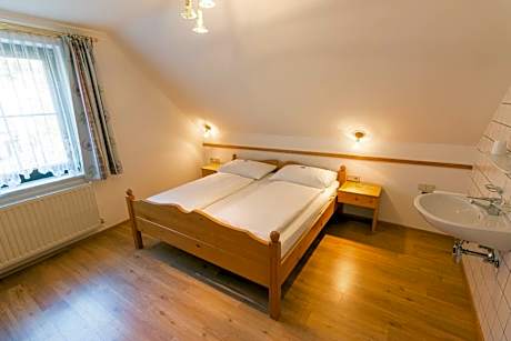 Apartment with Mountain View