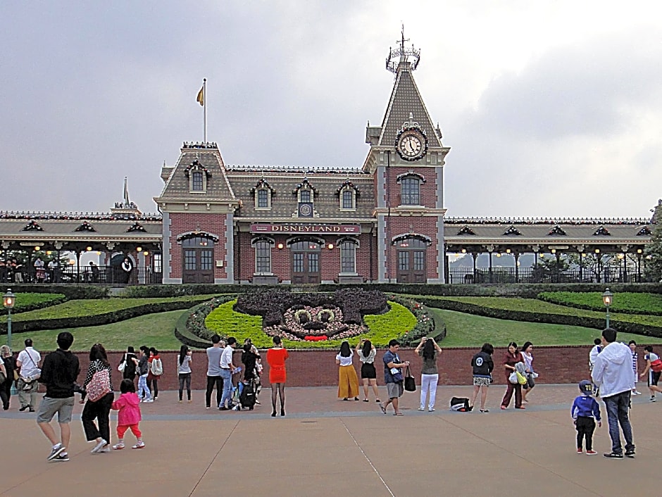 Canada Inn - Formerly Canada Hotel