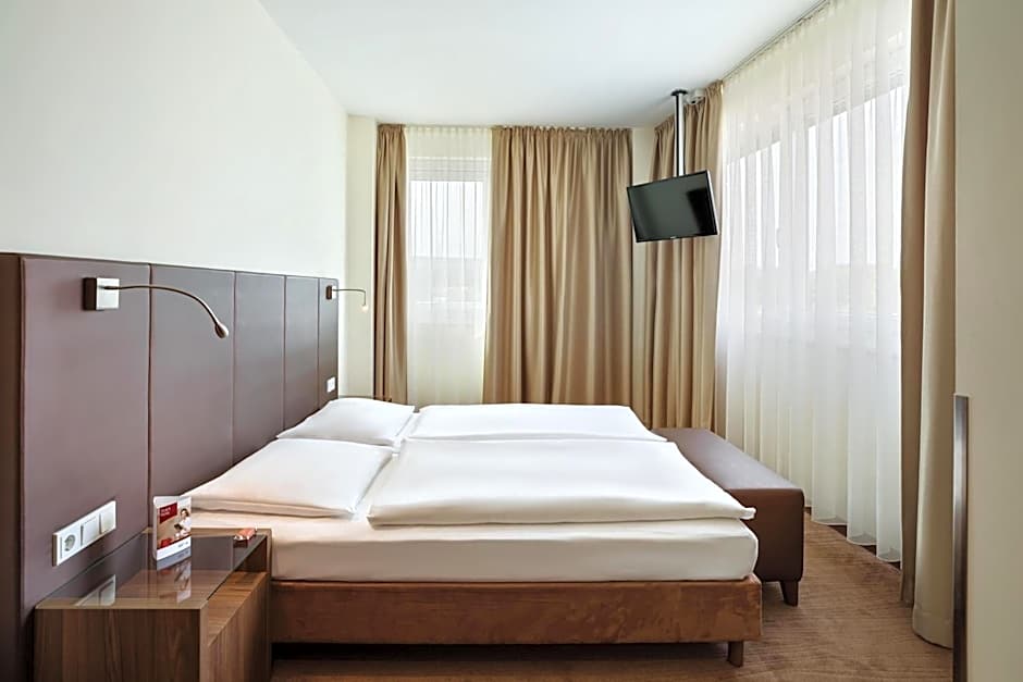 Photo 1 of 1 of Junior 1 King Bed Suite