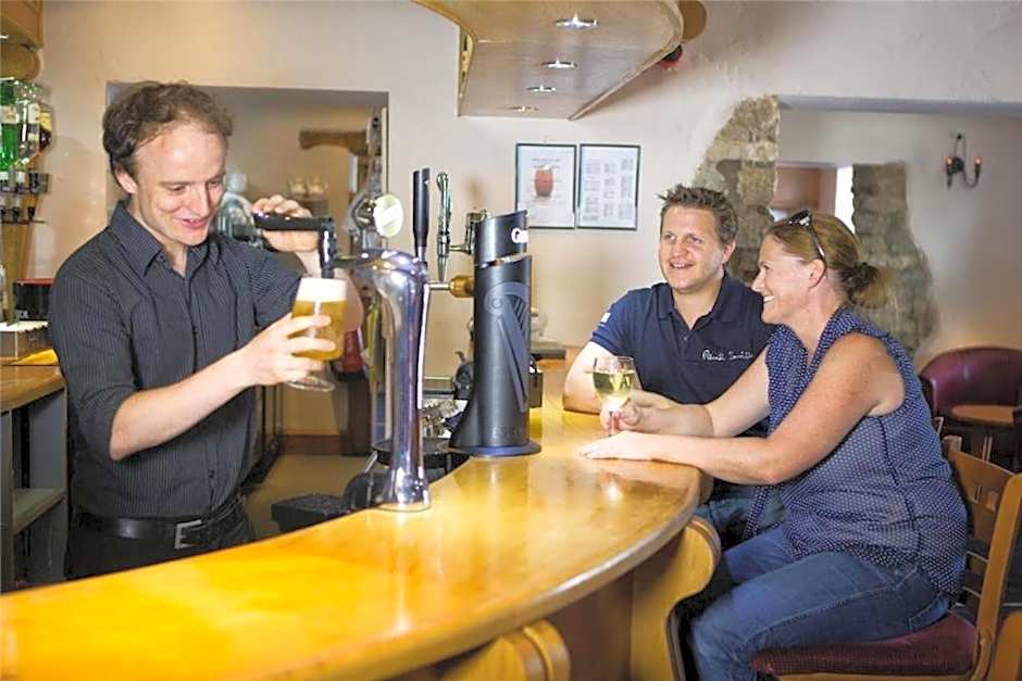 2 Bedroom Lakeview Lodge - Ensuite & Balcony Deck