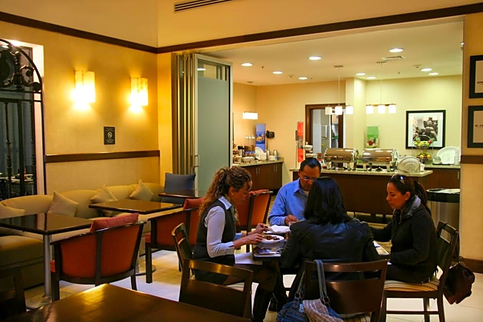 Hampton Inn By Hilton And Suites Mexico City